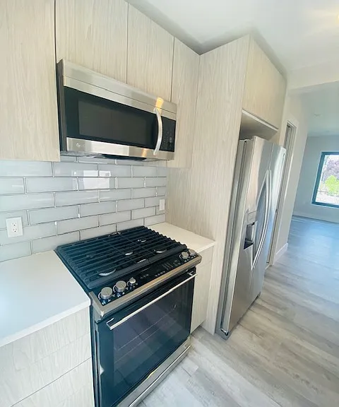 241 W Third Street Pl #R — Photo 2