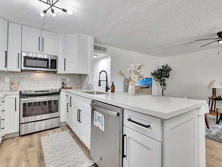 52 Burgundy Dr #B — Photo 17