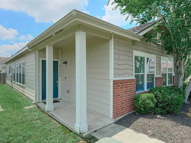 21718 Grassy Hill Ln — Photo 3