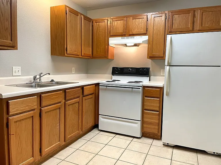 1131 N Oakland Ave #6 — Photo 1