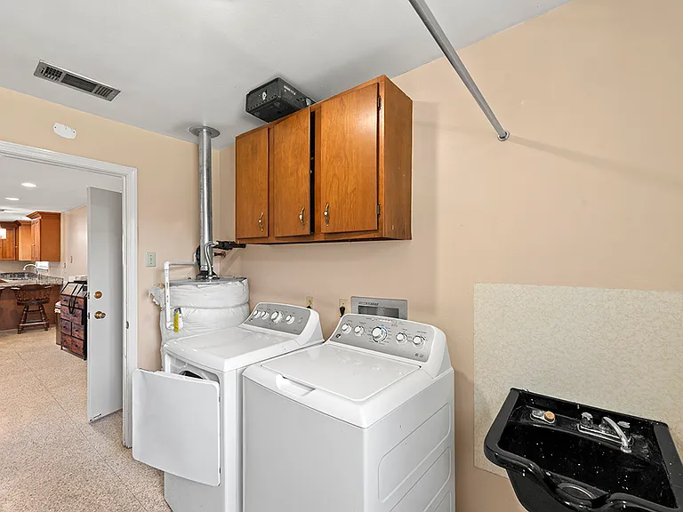 4505 Laplace St — Photo 16