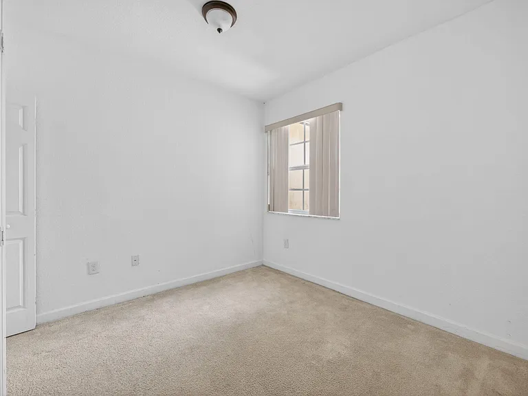 1575 NE 33rd Ave #105 — Photo 26