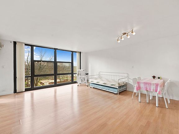 4th image of 3001 S Michigan Ave Unit 303