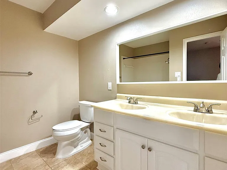 12625 Memorial Dr #25 — Photo 16