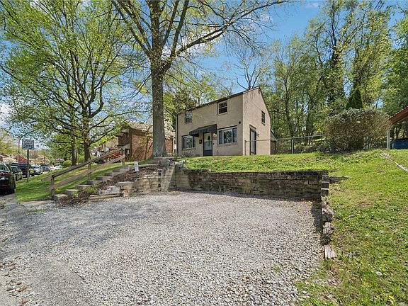 4th image of 411 Macfarlane Dr