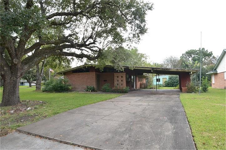 1st image of 105 Oakridge Dr