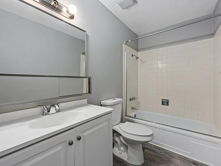 Heather Ridge - Beautiful Remodeled Apartments — Photo 21