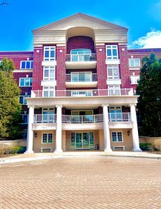 7011 W Touhy Ave APT 303, Niles, IL, 60714