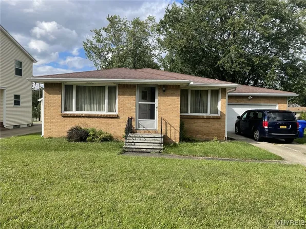 34 Marilyn Dr, West Seneca, NY 14224