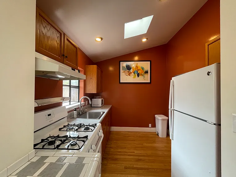 921 Aileen St — Photo 4