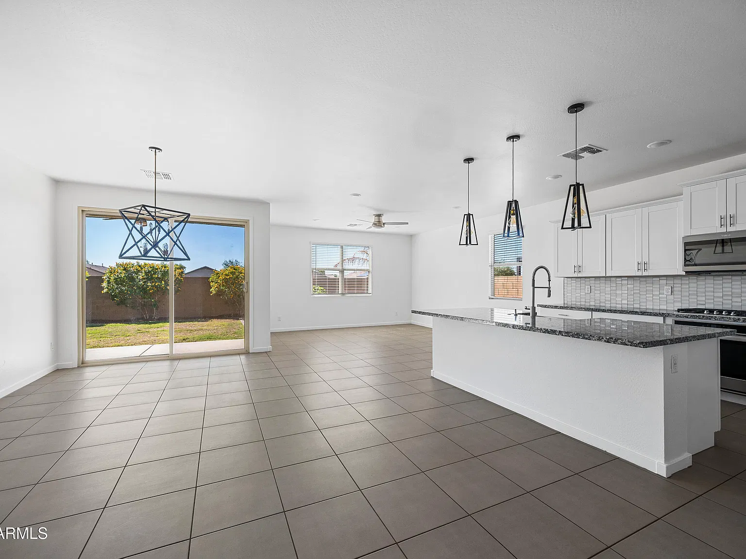 5 bed, 3.0 bath, 2548 sqft, $2,150 — Photo 3