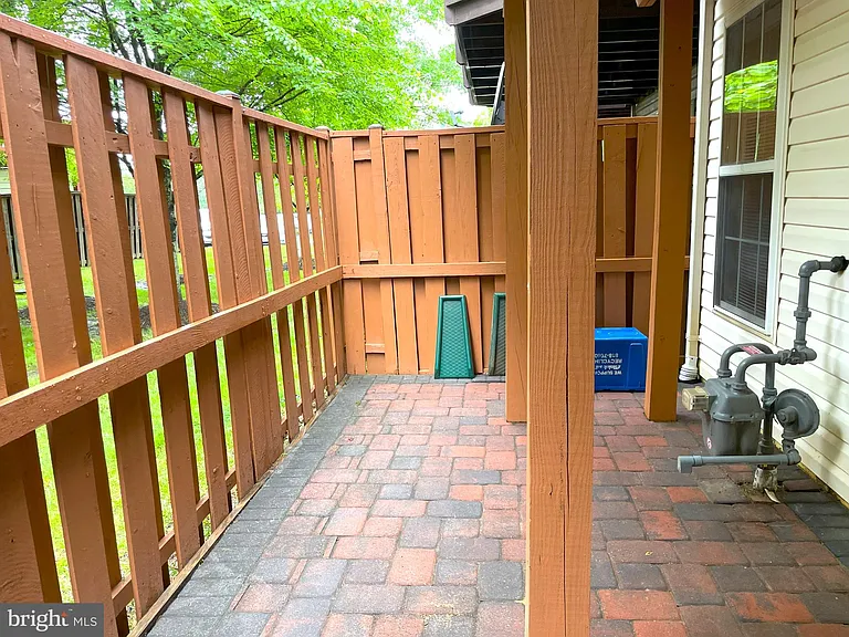 2540 Banshire Dr — Photo 52