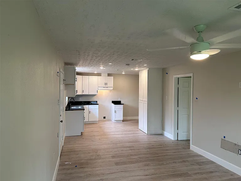 820 Bennington St #B — Photo 3