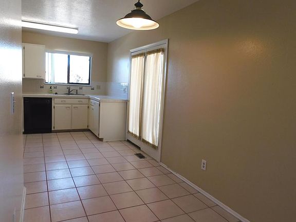 4th image of 3425 Monterey Cir