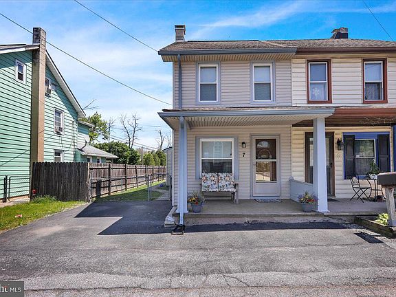 2nd image of 7 Seyfert Dr