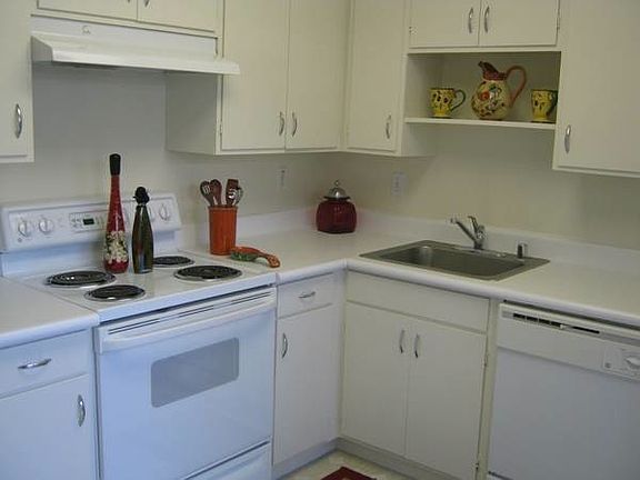5th image of 130 Sharene Ln APT 4