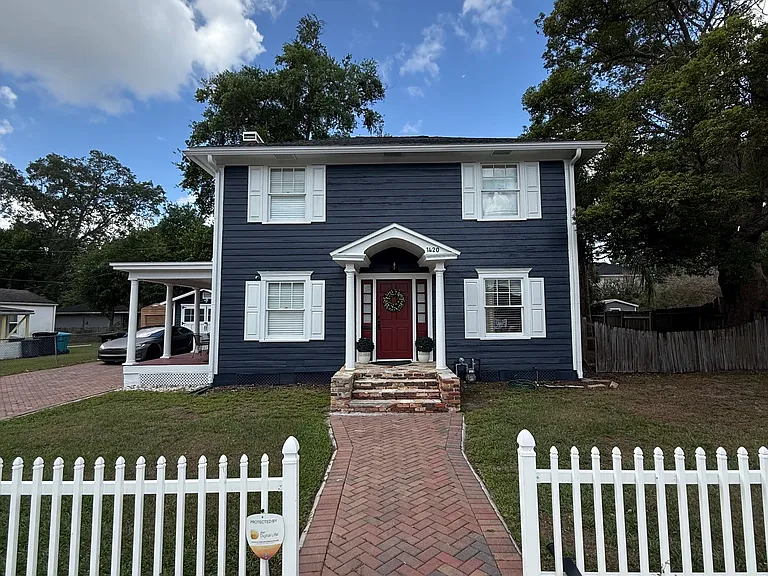 1420 Asher Ln — Photo 2