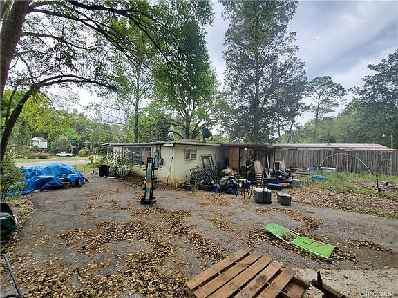 2nd image of 901 E Hartshorn Ln
