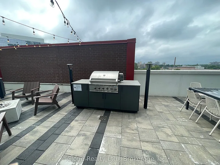 15 Wellington St S #211 — Photo 9