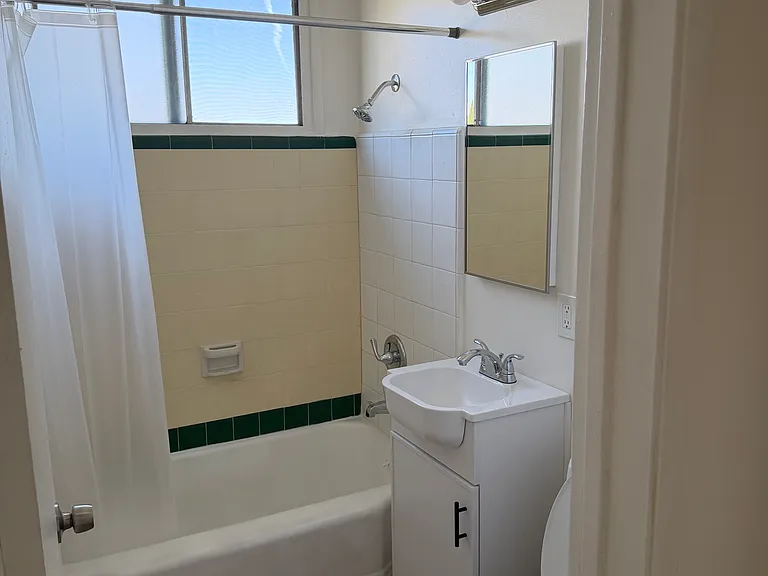 811 S Glenoaks Blvd #M — Photo 10
