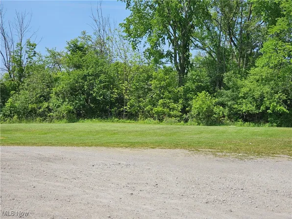 Park Ave, Chardon, OH 44024