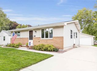 1087 Roscoe St, Green Bay, WI 54304