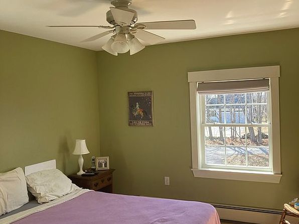 60 Remicks Ln, Kittery, ME 03904
