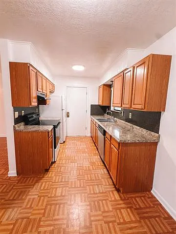 629 Joseph St — Photo 2