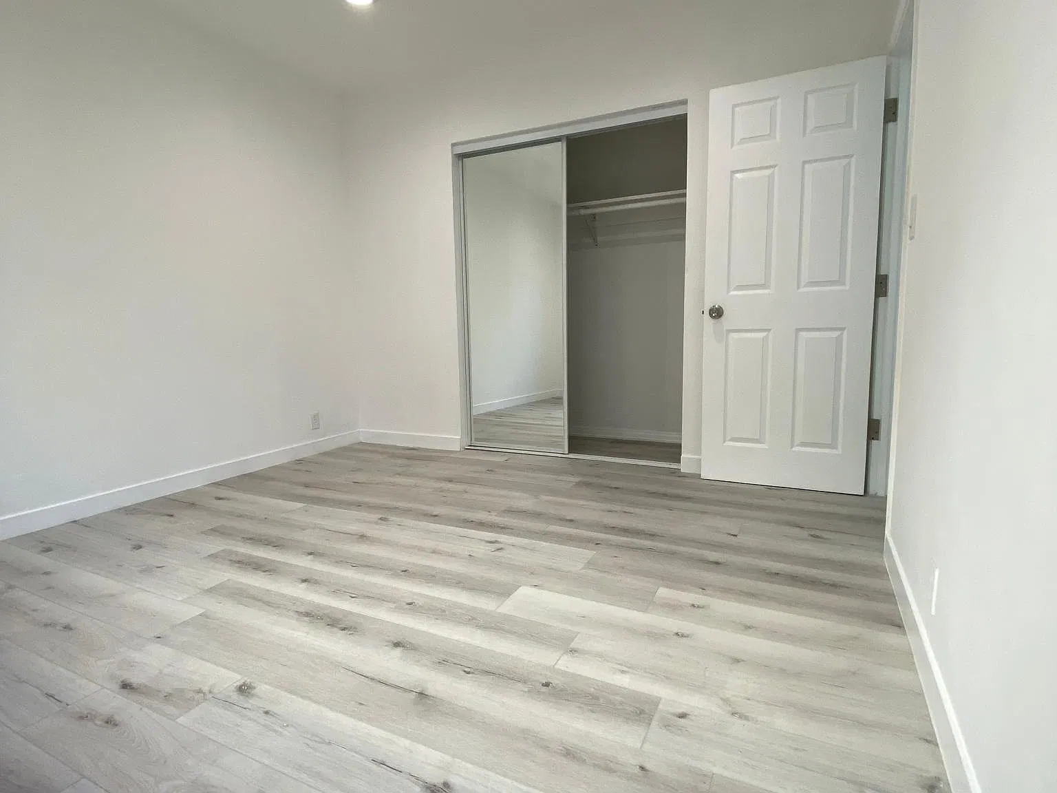 3 bed, 1300 sqft, $3,799 — Photo 4