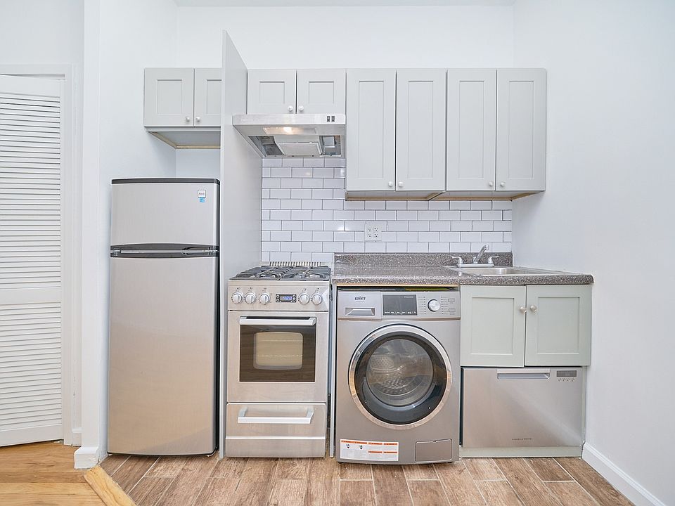 2nd image of 326 E 74th St APT 5