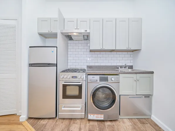 326 East 74th Street image 2 of 6