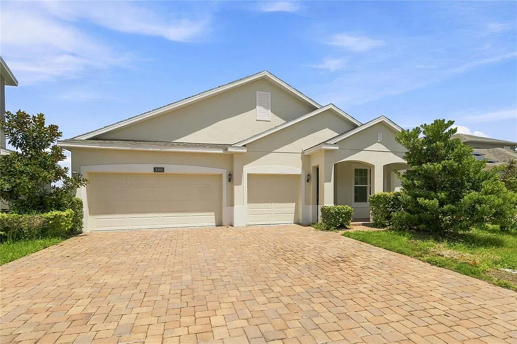 4 bed, 2.5 bath, 2332 sqft, $2,700 — Photo 1