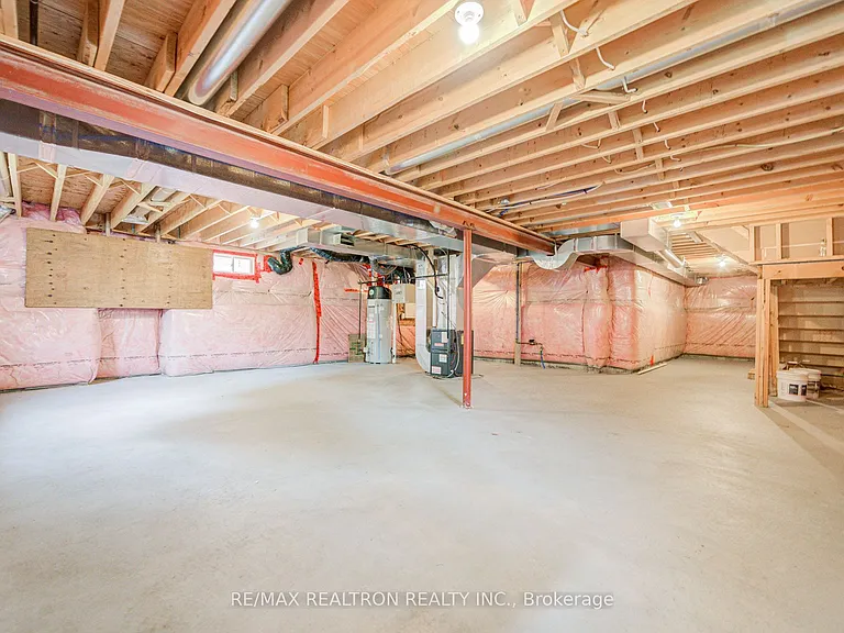48 Robert Wilson Cres — Photo 44
