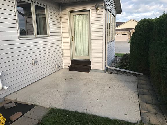 Private S. Side patio