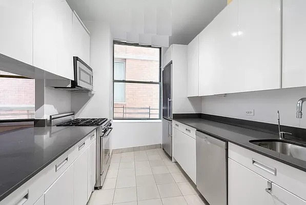 Rented by NY Living Solutions | media 23