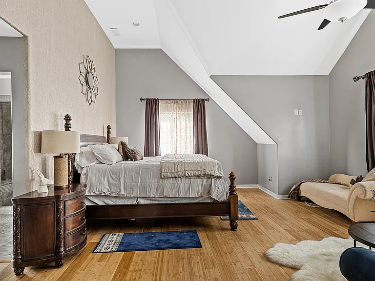 Master Bedroom - Second floor