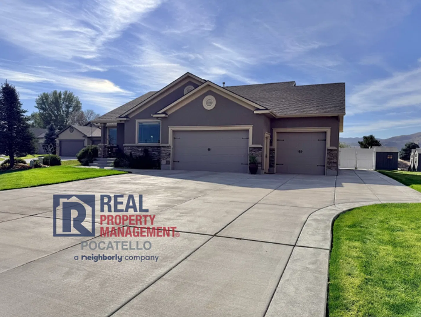 4 bedroom 3 bath house - 3 car garage - Fully fenced in yard — Photo 1