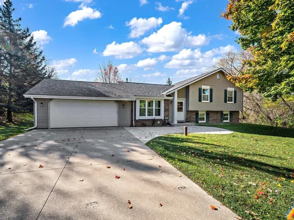 2835 Canyon DRIVE, Jackson, WI 53037
