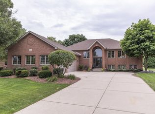 242 Fairway Dr, Beecher, IL 60401