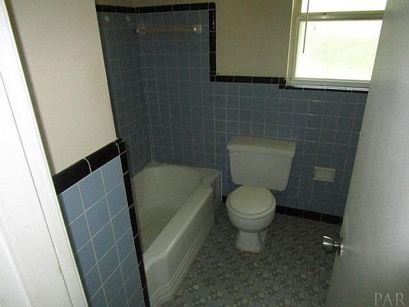 5th image of 4405 Deauville Way