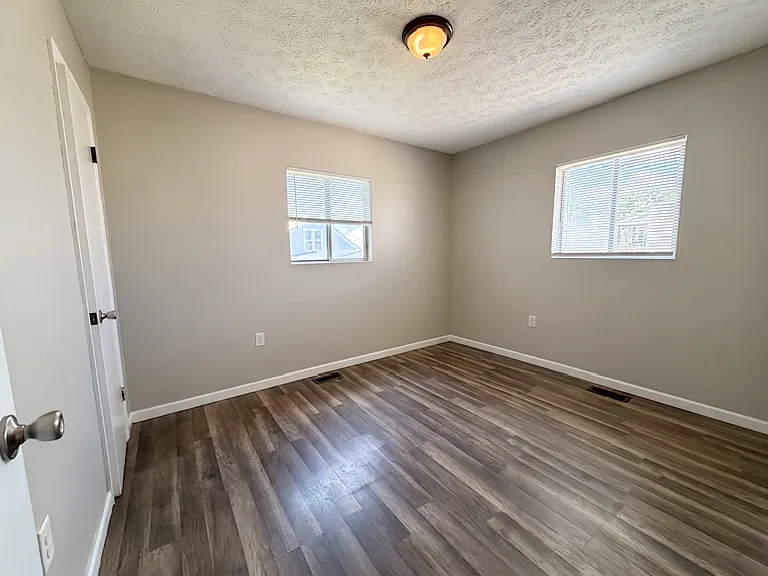 2634 Guyan Ave — Photo 9