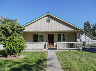 205 N 4th St, Selah, WA