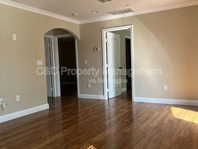 1445 1/2 S Sunol Dr — Photo 4