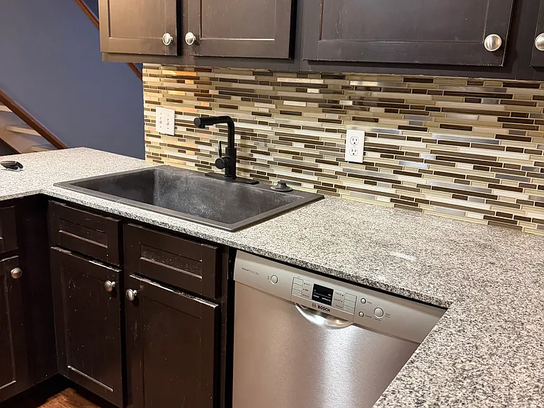1054 S Kingshighway Blvd #M — Photo 4