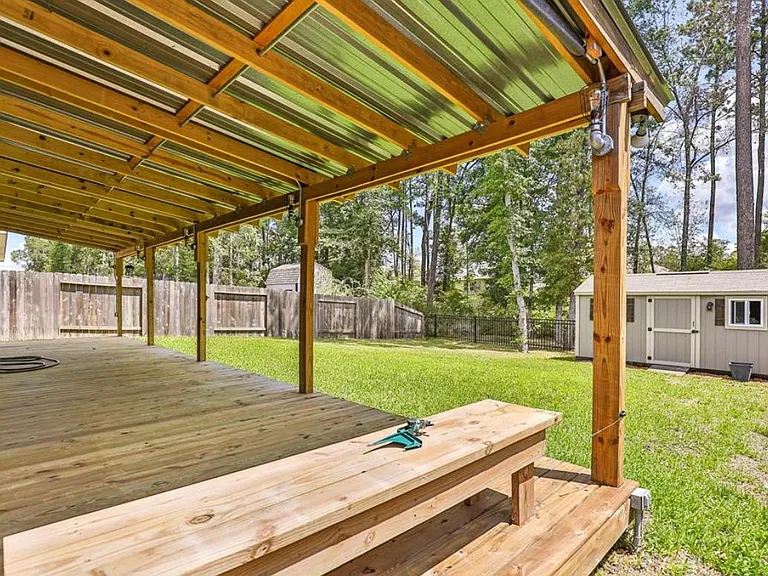 THE GORGEOUS FULL - LENGTH COVERED DECK!
