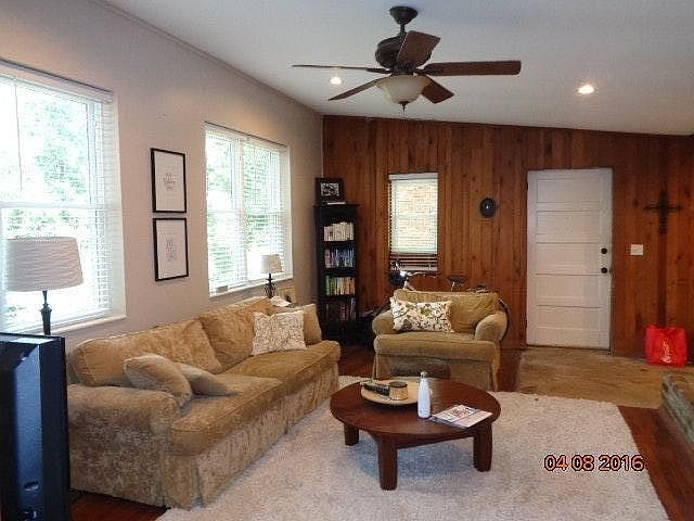Huge LR as furnished by a prior tenant