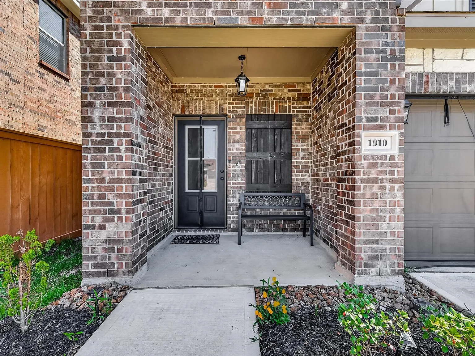 4 bed, 2.5 bath, 2264 sqft, $2,500 — Photo 4
