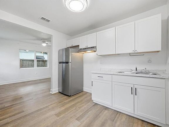 2nd image of 1009 W WASHINGTON STREET