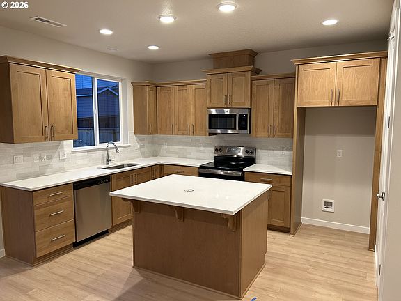 3rd image of 973 NE Sagebrush Dr #188