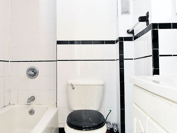 2nd image of 1503 Lexington Ave #4B